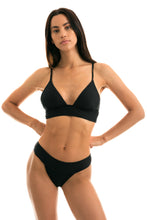 Load image into Gallery viewer, Model Front: Rio De Sol Top Top Cloque Preto Tri Cos