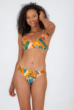 Load image into Gallery viewer, Model Front: Rio De Sol Set Set El-Arco Bralette Essential-Comfy