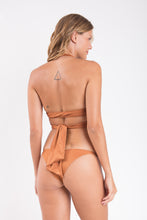 Load image into Gallery viewer, Model Back: Rio De Sol Top Top Nocciola Dune