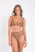 Load image into Gallery viewer, Model Front: Rio De Sol Top Top Bouquet Bliss