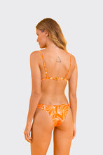 Load image into Gallery viewer, Model Back: Rio De Sol Top Top Trail-Orange Tri-Fixo