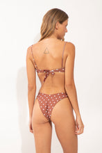 Load image into Gallery viewer, Model Back: Wednesday In Hawaii By Rio De Sol Top Top Kiko-Coco Shell
