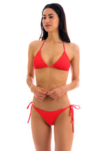 Load image into Gallery viewer, Model Front: Rio De Sol Set Set Cotele-Tomate Tri-Inv Ibiza
