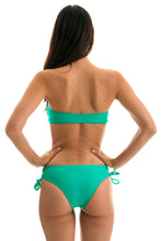 Load image into Gallery viewer, Model Back: Rio De Sol Top Top Bahamas Reto
