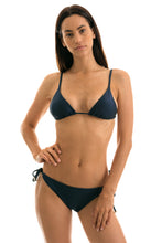 Load image into Gallery viewer, Model Front: Rio De Sol Set Shark Inv Comfort
