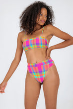Load image into Gallery viewer, Model Front: Rio De Sol Top Top Tulip-Garden Bandeau-Reto
