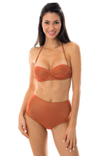 Load image into Gallery viewer, Image 05: Rio De Sol Bottom Calcinha Radiante Canela Hot Pant
