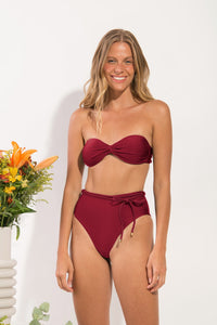 Model Front: Rio De Sol Set Set Shimmer-Divino Twist Belted-High-Waist